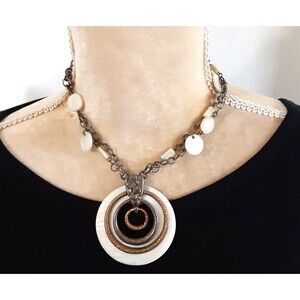 Chico’s Beachy Faux Shell 2” Round Pendant Necklace 16” Mixed Metal